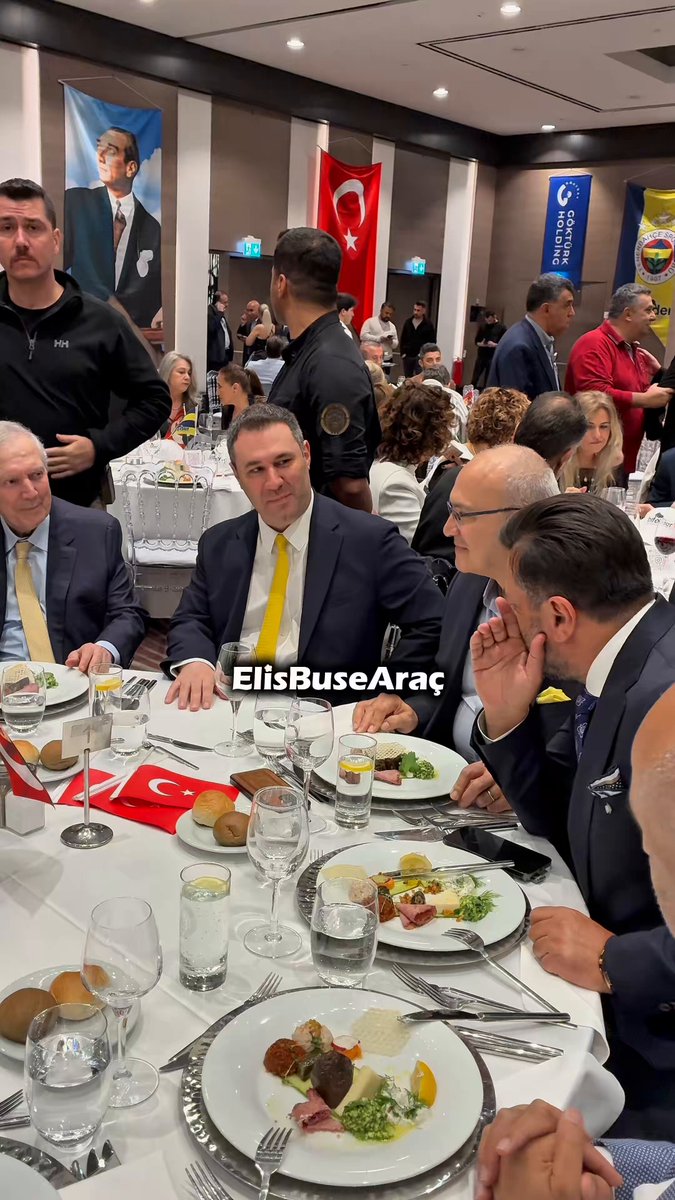 Fenerbahçe Başkan Adayı Aziz Yıldırım, Biz Fenerbahçeyiz Derneği'nin etkinliğine katıldı.