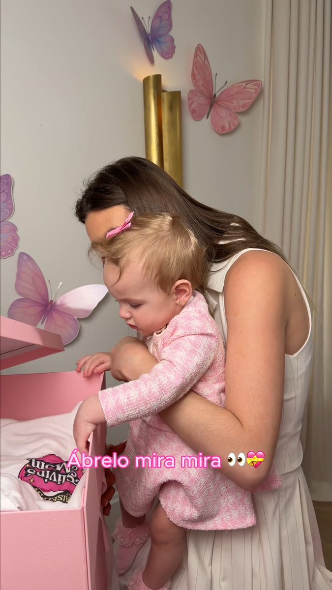 Welcome to the #SlivingMom club Lele! 🥹 So happy to meet your beautiful baby girl and gift you some of my Parívie essentials and Sliving Mom collection! 💖 All my #SlivingMom favs are available to shop now: 🛍️ Add 2+ items to your cart and get 20% off in celebration of Mother's Day!