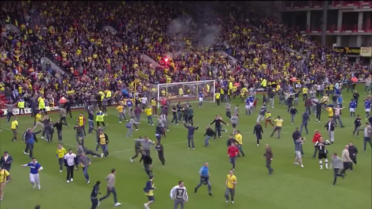 "DO NOT SCRATCH YOUR EYES." 🔊 Troy Deeney reacts to his ICONIC EFL Championship Play-Off moment. 😍