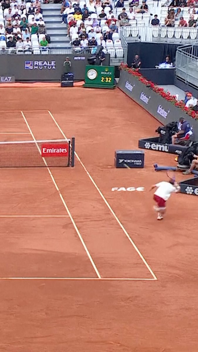 So good, even his opponent had to applaud! 👏 Check out this INSANE point between Alex de Minaur and Matteo Arnaldi 😱