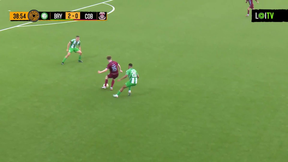 Ben McCormack, have some regard for human life 😲 An outrageous way for McCormack to complete his hat-trick.