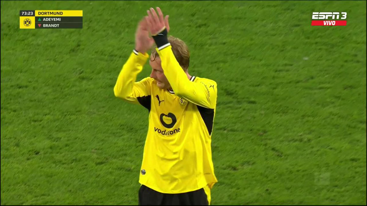 👏🏼🇩🇪 JULIAN BRANDT SE DESPIDE DE SU GENTE EN EL SIGNAL IDUNA PARK: ¡Respeto para este crack alemán que hizo historia en el Borussia Dortmund! 👀 ¿Dónde estará su futuro? ¿En el Atlético de Madrid? 📺 Mirá la #Bundesliga por #DisneyPlus Plan Premium