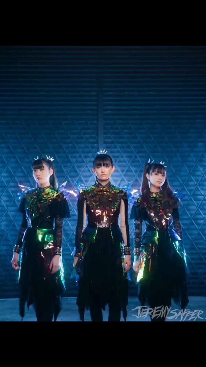 Love seeing behind the scenes like this 🦊📸 Jeremy Saffer showing how the BABYMETAL Outburn Magazine shoot came together. Those final photos were incredible 🔥 IG #Babymetal #OutburnMagazine