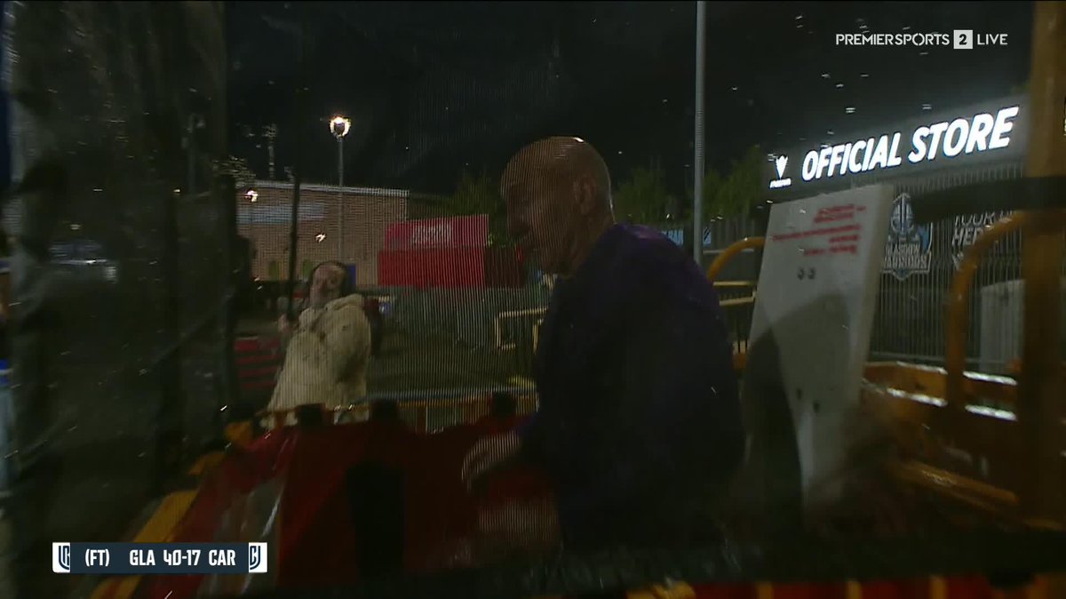 .Tom Shanklin sticks to his word and has been dunked! 😂 "It's freezing!" 🧊