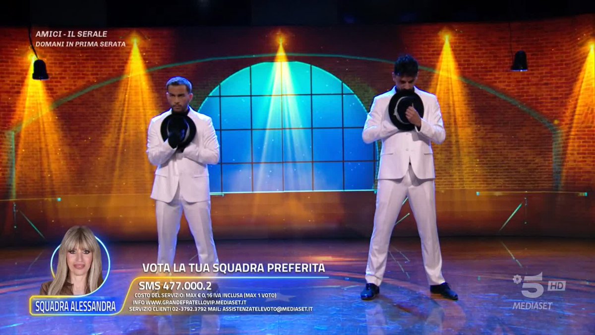 Partiamo dalla squadra di Antonella che porta in scena un medley dedicato a Michael Jackson 🕺🏻✨ #GFVIP