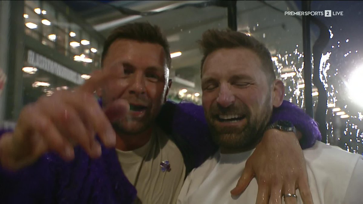 A double dunk! 💦 John Barclay and ryan wilson wrap up tonight's show in style 😂
