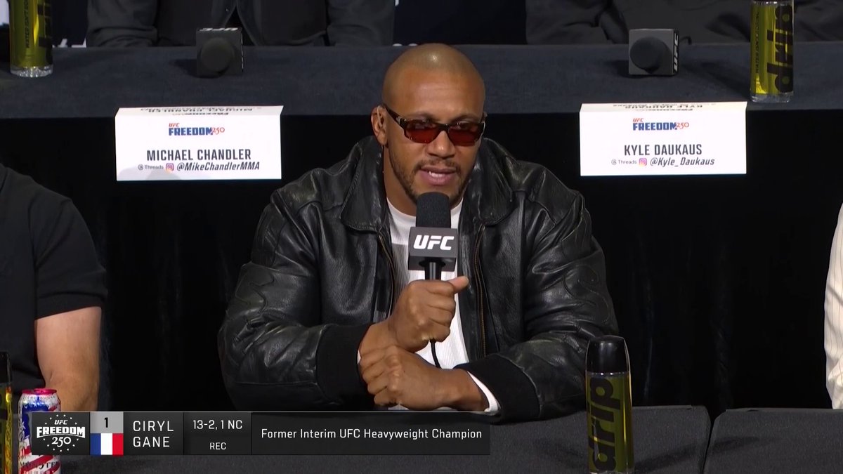 Qui de Tom Aspinall ou d’Alex Pereira posera le plus de problèmes à Ciryl Gane ? 🗣️ "Ça va être un combat totalement différent [de Tom Aspinall]." #UFCWhiteHouse