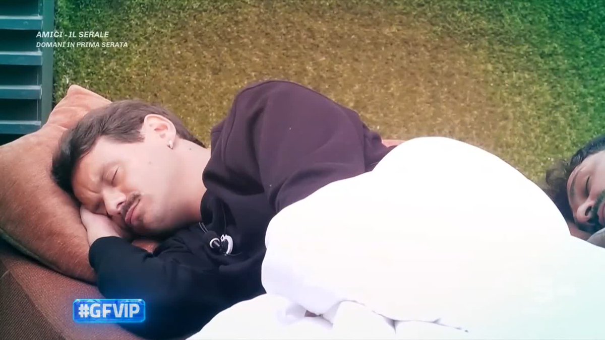 E mentre i VIP si riposavano, Alessandra e Lucia si sono divertite. E anche parecchio 😂 #GFVIP