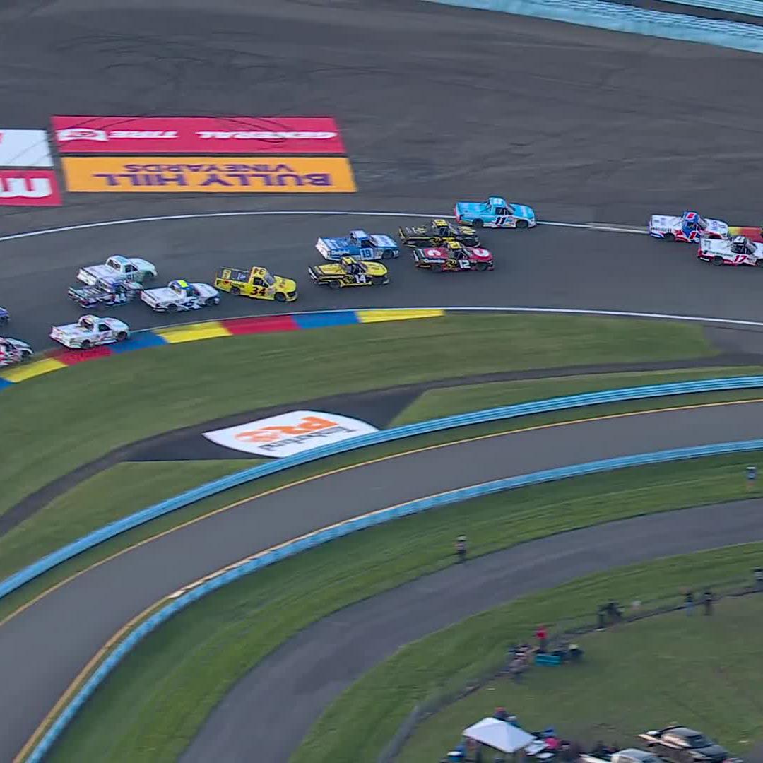 Trouble on the restart as Layne Riggs 🇺🇸 goes around, collecting Kris Wright and others.
