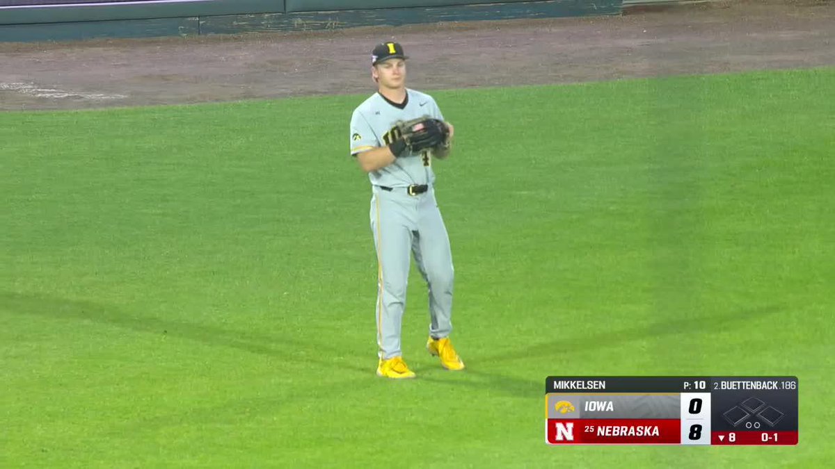 EVERYBODY EATS. 🍽️ BUETTENBACK GETS AN HR ON HIS FIRST APPEARANCE. B8 | Nebraska 9, Iowa 0