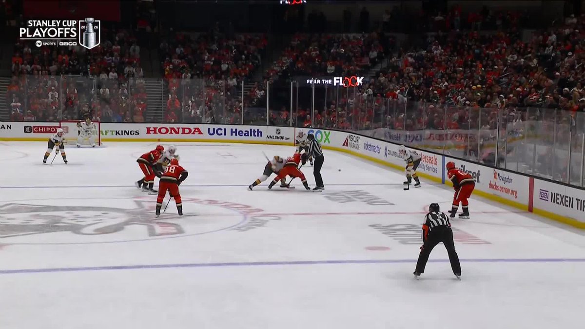MONEY MITCH SCORES AND IT'S 3 GOALS FOR VEGAS IN THE FIRST!!! 🔥🚨