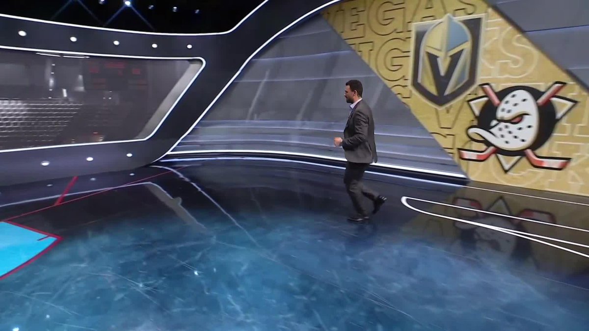Biz made himself run a lap after the Marner hatty ๐ "You're the best, I'm the worst, please take me back" ๐ญ