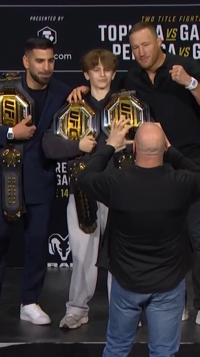 This kid just living out everyone's dream on stage at the #UFCFreedom250 presser 🤳