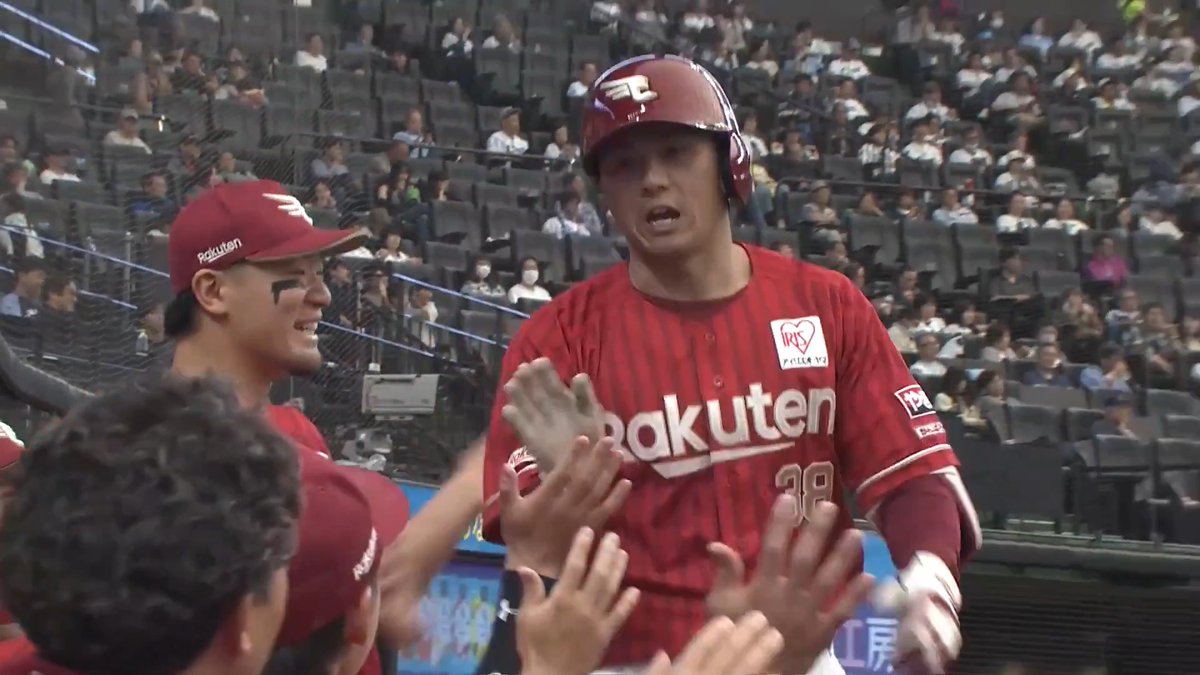 【6回表：L 0-2 E 】 今季第2号!! この回先頭、#佐藤直樹 選手が強く振り抜いた打球はレフトスタンドへ！ 1点を追加します！ #RakutenEagles #強鷲革新