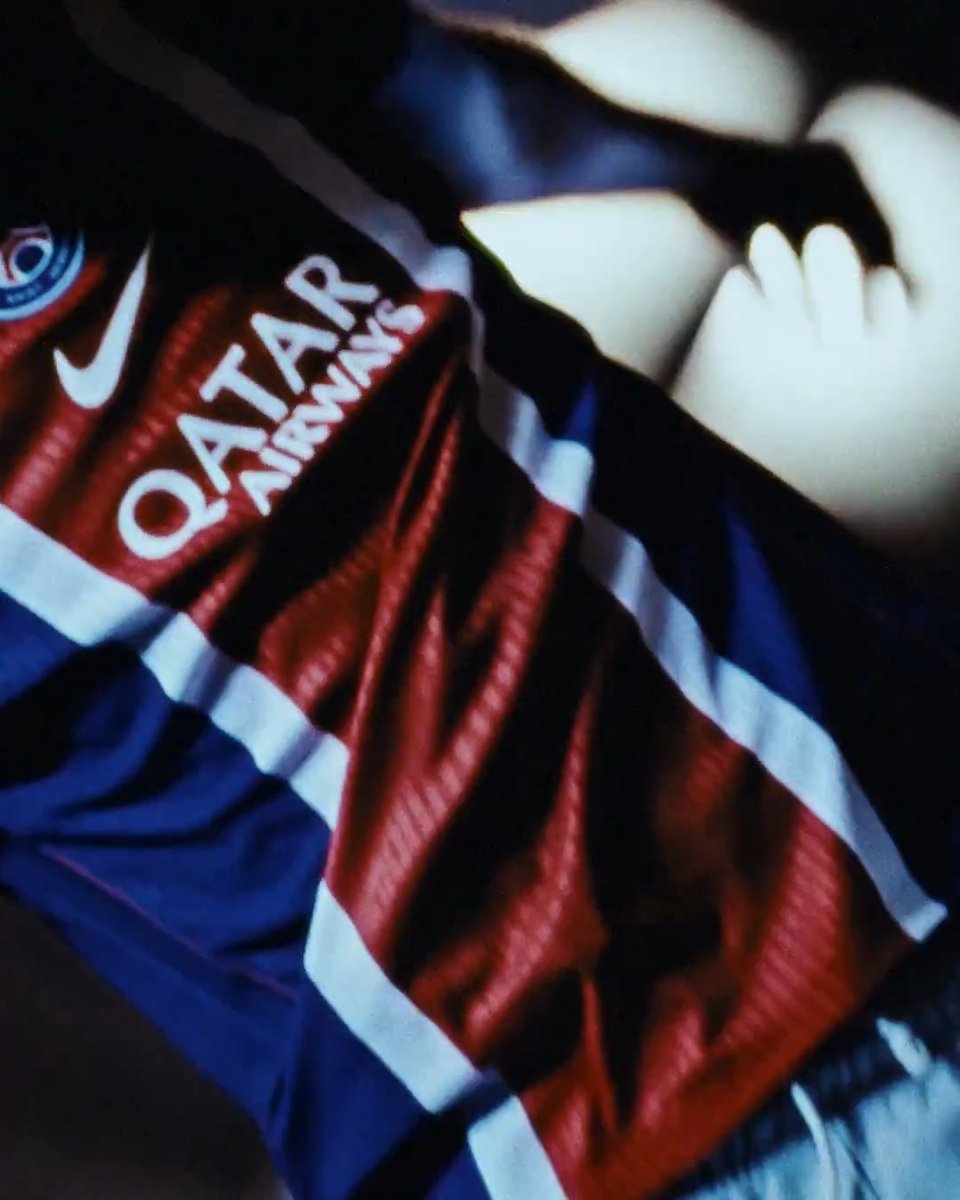 L’HÉRITAGE SE CONSTRUIT. L’AURA S’IMPOSE. LE MAILLOT DOMICILE 2026/27 DU PARIS SAINT-GERMAIN EST LÀ. 🔴🔵 Nike Football ➡️