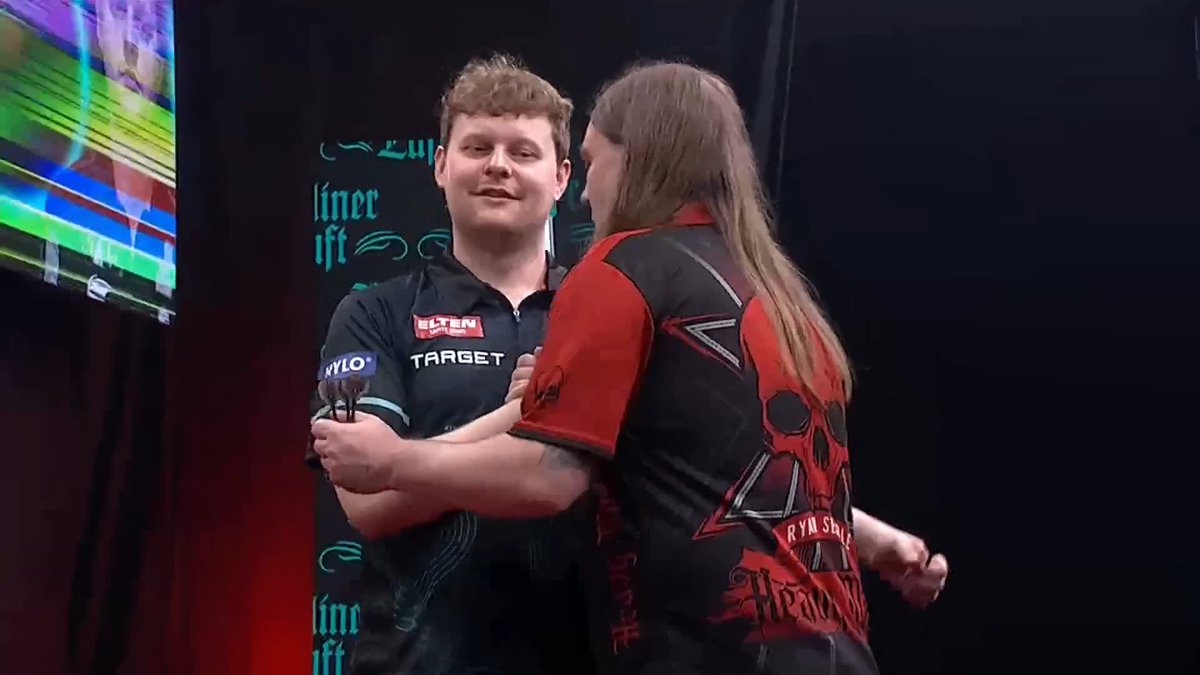 DOETS ON THE CHARGE! 👀 Kevin Doets' hot form continues as the Dutchman beats Ryan Searle for the first ever time to advance in Austria! 📺 #ET6