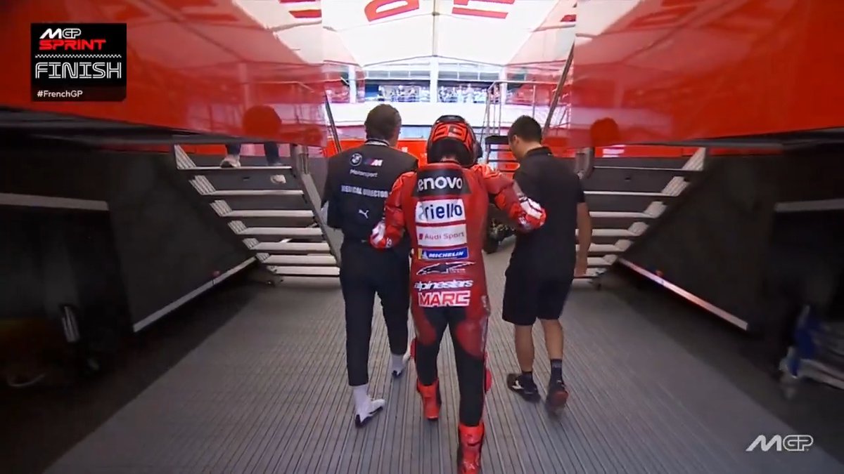 🫢 Marc Márquez makes his way back with a bit of a limp #FrenchGP 🇫🇷