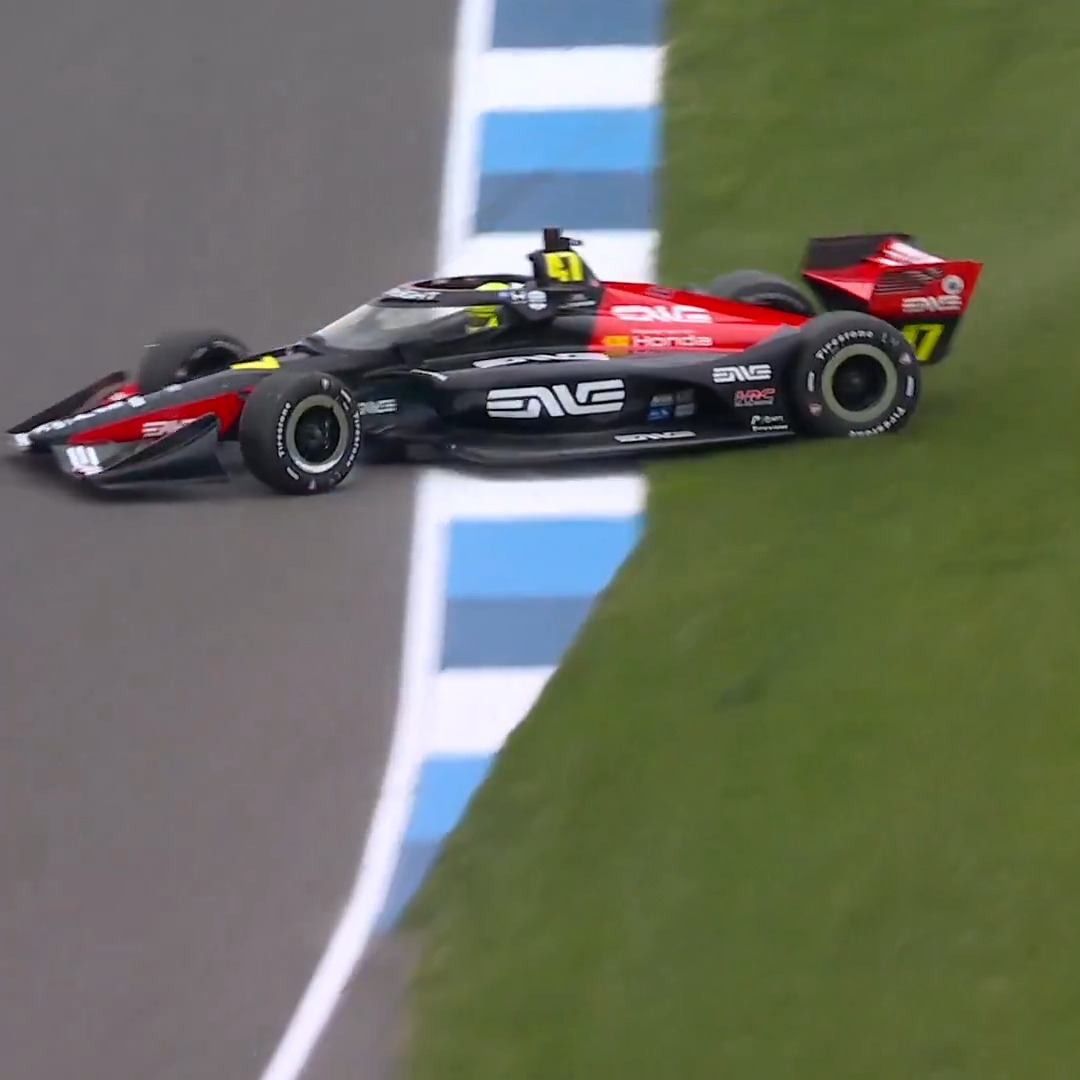 Around goes Mick Schumacher! 🫨