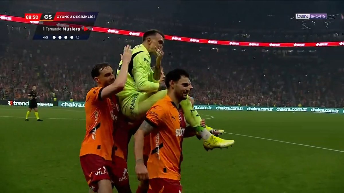 Bugün Mertens’i şampiyonluk maçına çağırmamız çok güzel bir hareket ama Muslera’yı çağırmamak nasıl bir hareket?