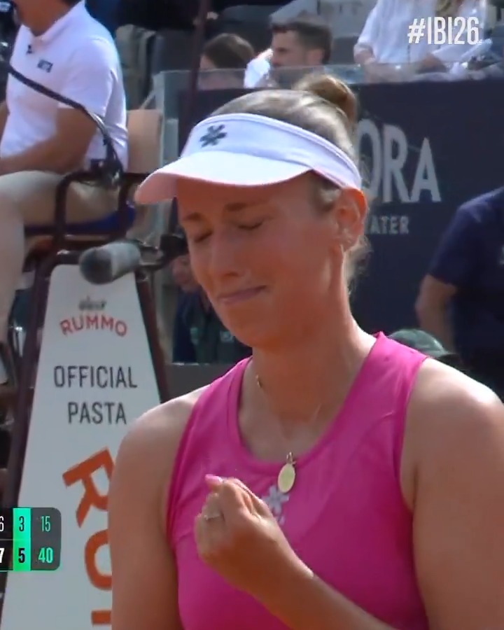 😒 EL PRESENTE DE JASMINE PAOLINI ES UNA PESADILLA. La italiana desperdició tres match points, perdió ante Elise Mertens y quedó eliminada en tercera ronda de Roma. Saldrá del Top 10 luego de dos años.