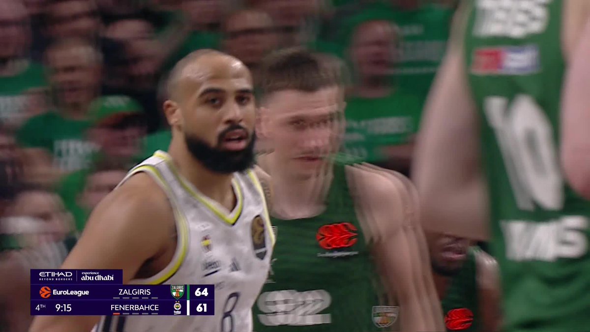 🟡🔵 Fenerbahçe’nin efsane oyuncusu Bobby Dixon(Ali Muhammed), Talen Horton-Tucker’ın dün yaptığı müthiş smaç hakkında yorum yaptı: “Artık kontrol bizde değil 😂” müthiş iş.”
