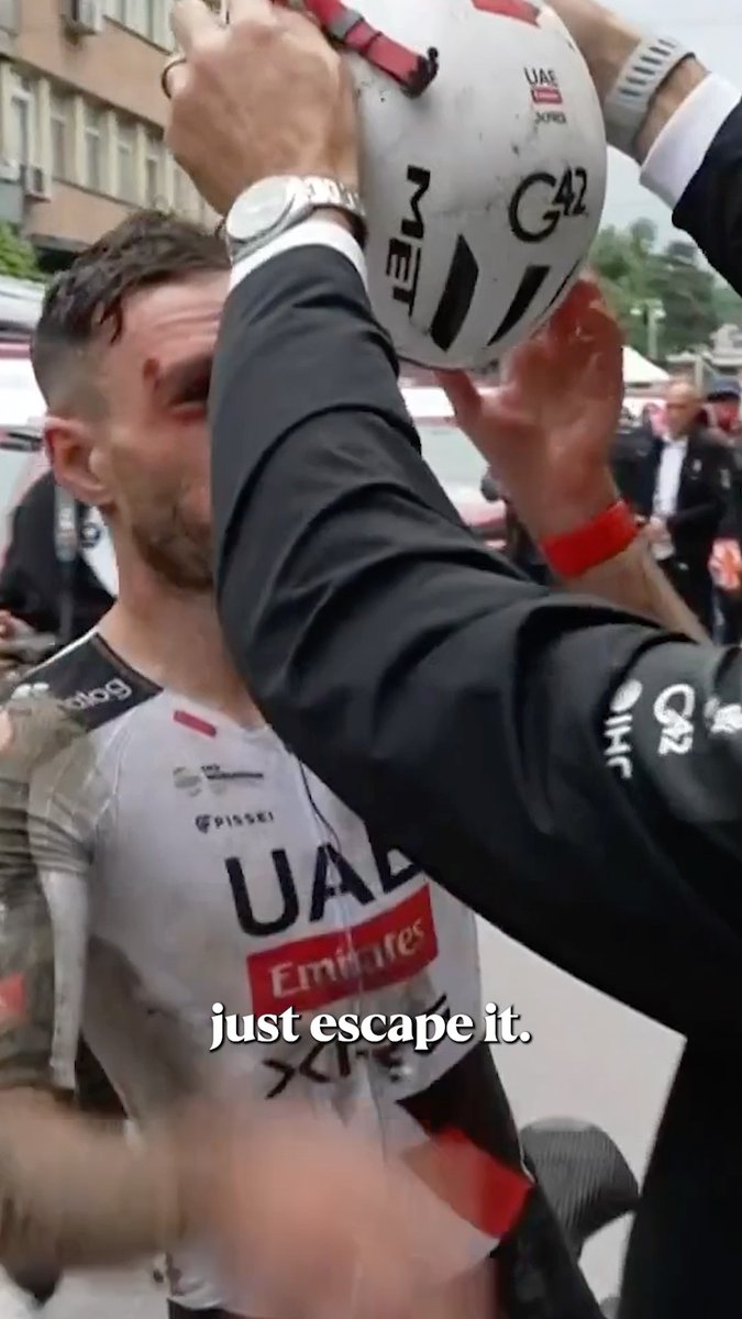 Adam Yates’ battled to the finish but his GC hopes are crushed after a horror crash losing him over 12 minutes 🤕 His teammates Jay Vine and Marc Soler are on their way to hospital for medical examinations.