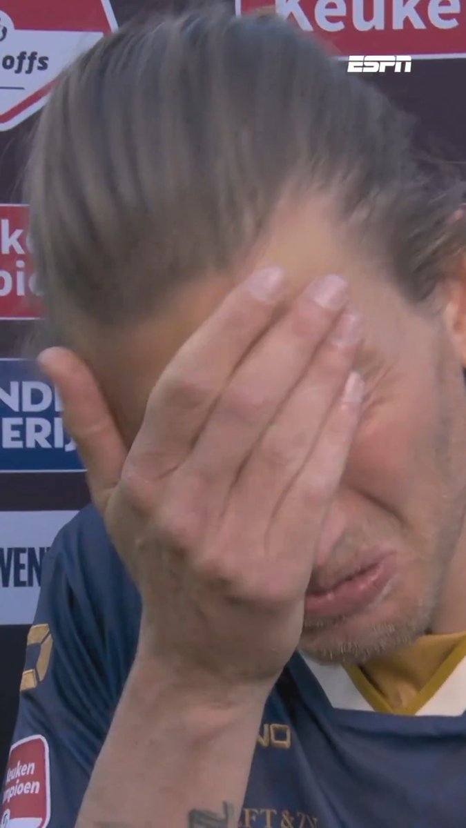 Michiel Kramer wordt overmand door emoties nu zijn carrière erop zit🥹