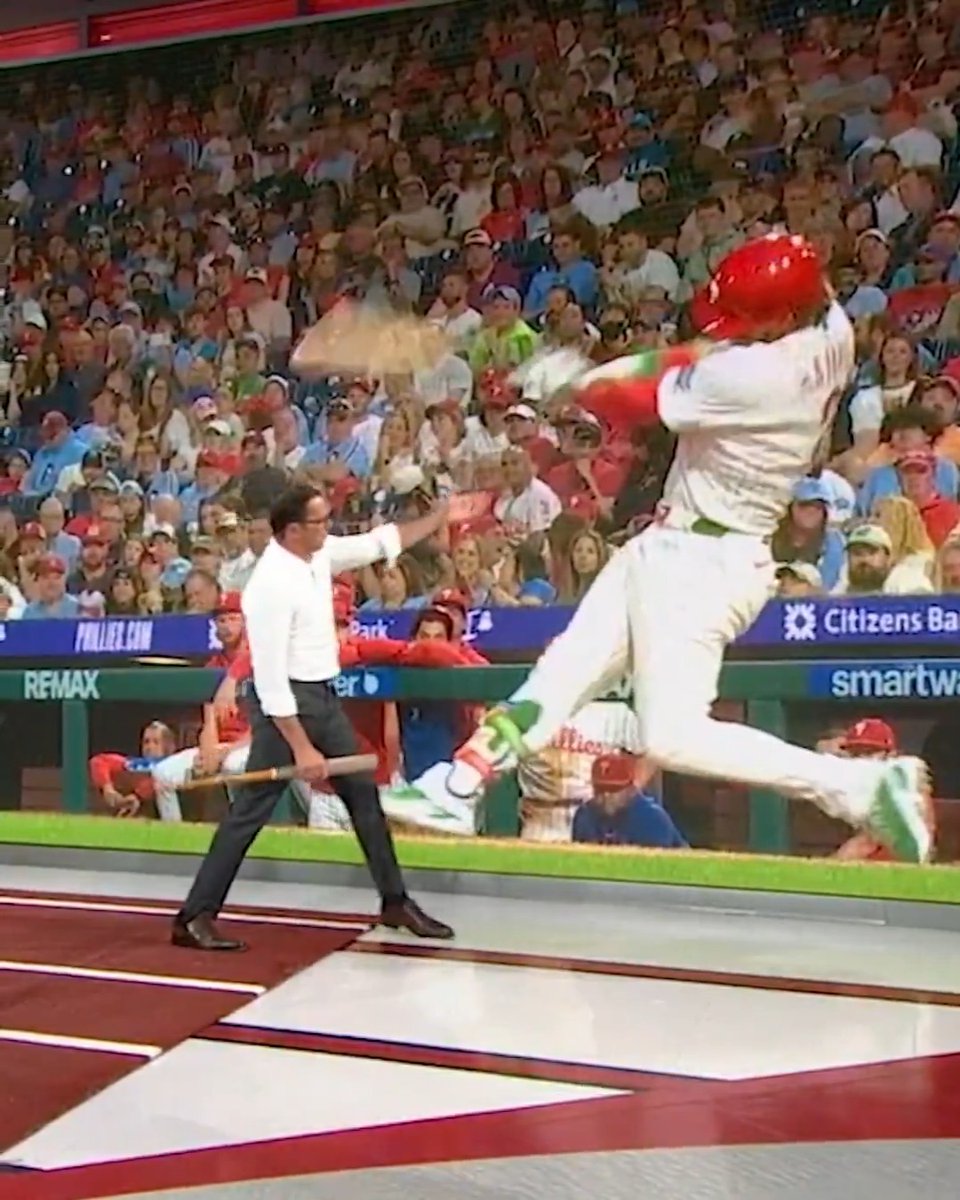 “You talk about staying behind the baseball…” Sean Casey and Mark DeRosa dissect Bryce Harper's swing 🔍