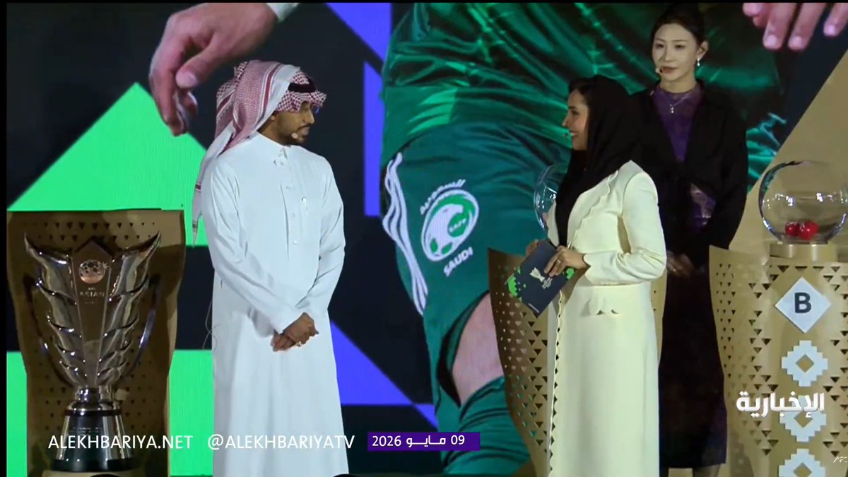 لاعب منتخبنا الوطني سالم الدوسري خلال مراسم #قرعة_كأس_آسيا2027 في حي طريف : - المملكة باتت وجهة عالمية في كل المجالات ومنها الرياضة - سنبذل قصارى جهدنا للفوز بلقب كأس آسيا 2027 في أرضنا