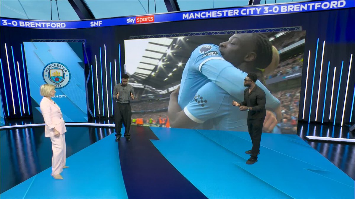 "The minute I go inside, you HAVE to be ready for the cross" ⚽️ Daniel Sturridge breaks down what a winger is thinking when cutting in onto their strong foot 🎙️