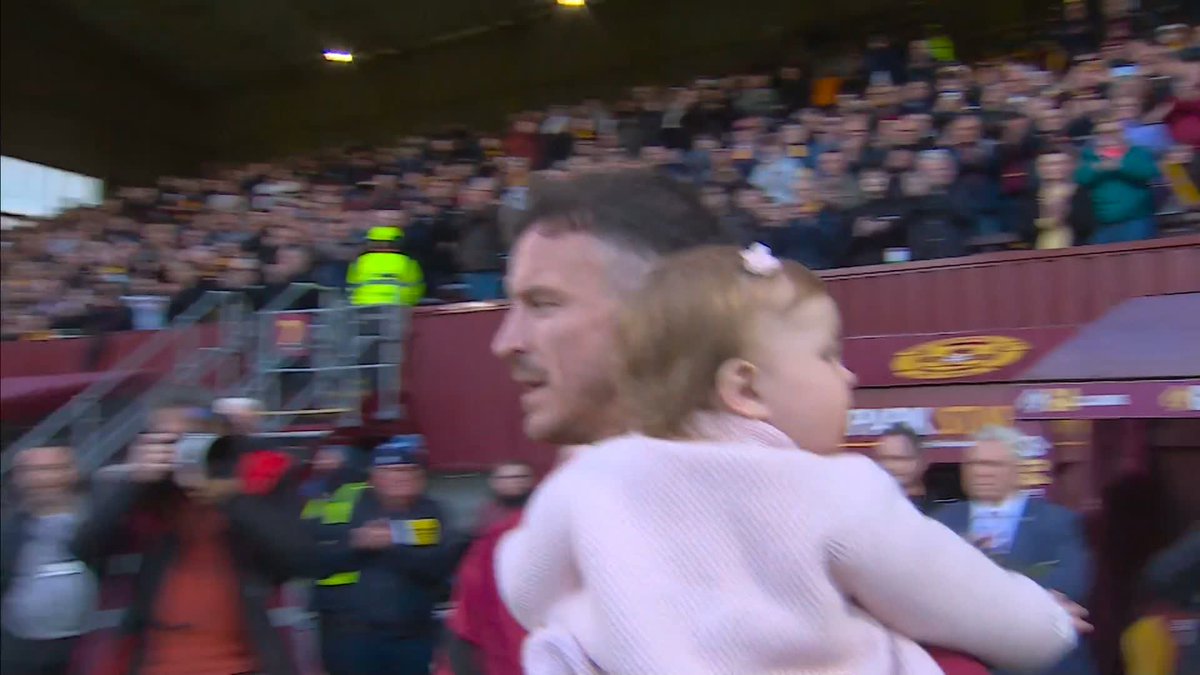 Motherwell's Andy Halliday took the acclaim of Fir Park ahead of facing former side Hearts after announcing he will retire at the end of the season 🧡