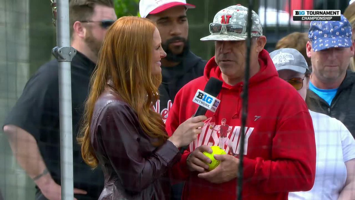 “I’ve got a lot of home run balls at home—this one means a lot." Sydney Supple presents Ava Kuszak’s dad with her B1G tourney HR ball 🤩 📺: Big Ten Network