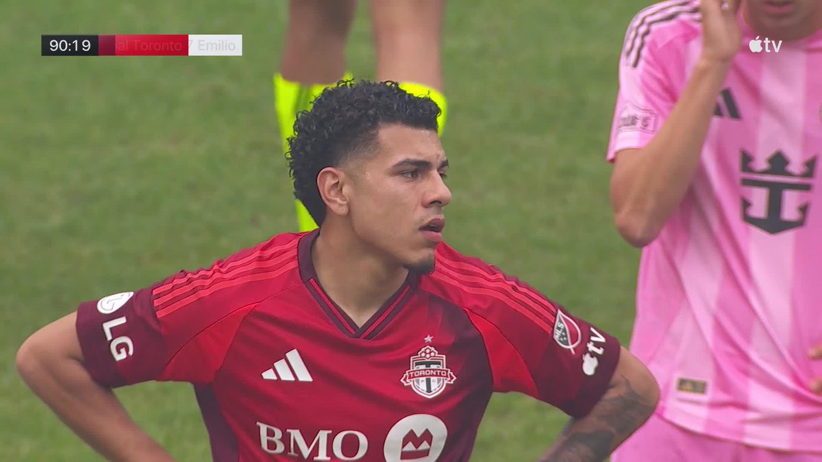 🇨🇴 DOBLETE de Emilio Aristizabal. El colombiano marcó el 2-4 de #Toronto ante #InterMiami, al 90’ 👀 Es la tercera anotación del delantero en la MLS
