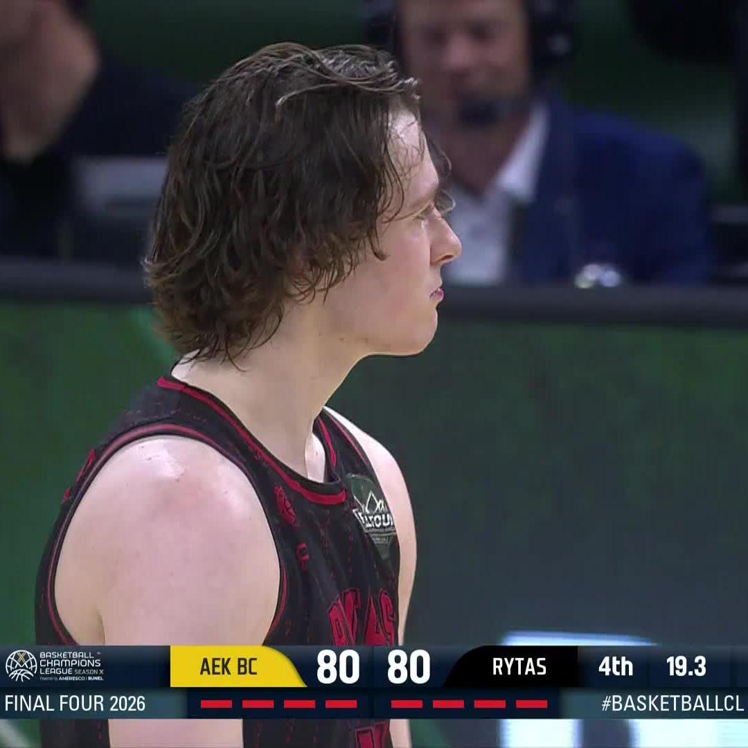 ¡EL TIRO DE SU VIDA! 🔥 SIMONAS LUKOSIUS anota este triplazo para mandar el partido a la prórroga. ¡El primer tiempo extra en una FINAL de la Basketball Champions League en diez años! #BCL