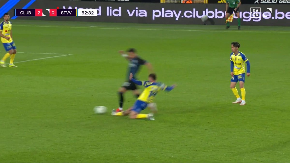 ❌ | Ryan Merlen haalt Aleksandar Stanković neer en moet vroegtijdig gaan douchen. 🟥🚿 #CLUSTV