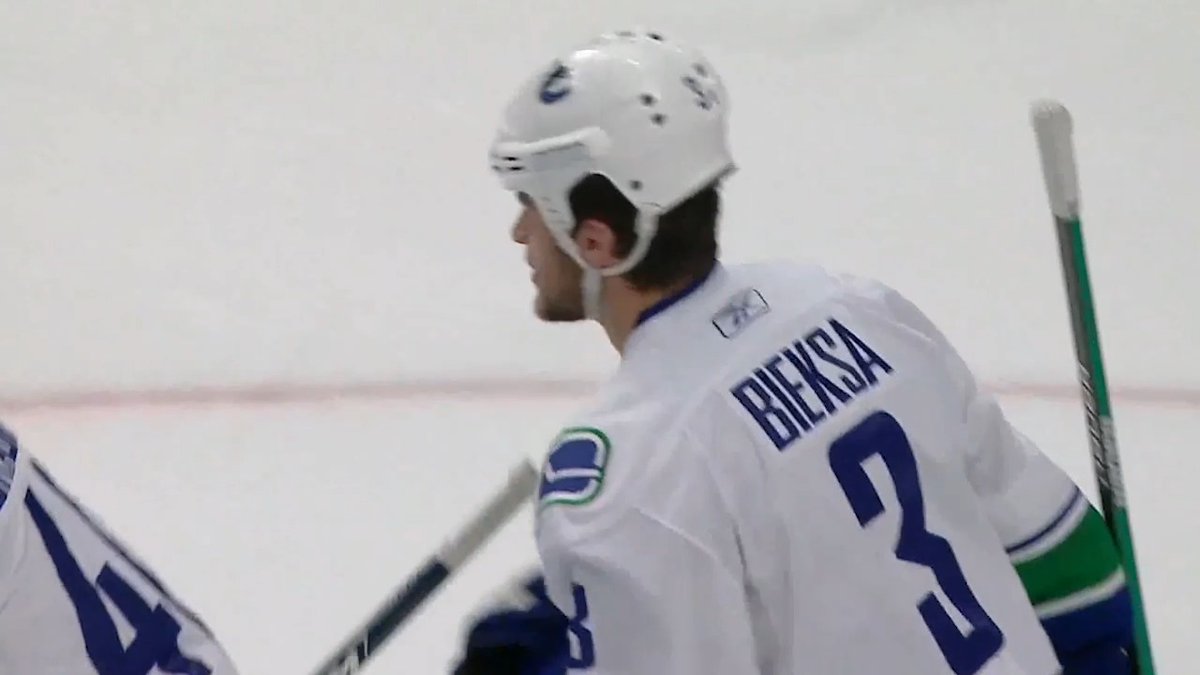 Kevin Bieksa scored two goals in a 4-1 win over the Blackhawks on this day in 2010 🚨 🎥: CBC | #Canucks