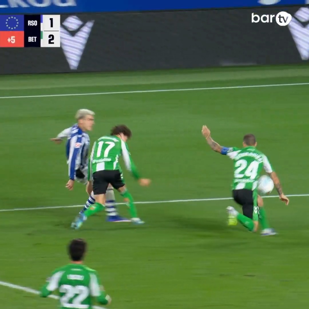 😳 El Real Betis Balompié 🌴💚 muestra su indignación tras este penalti pitado #TodoPasaEnTuBar
