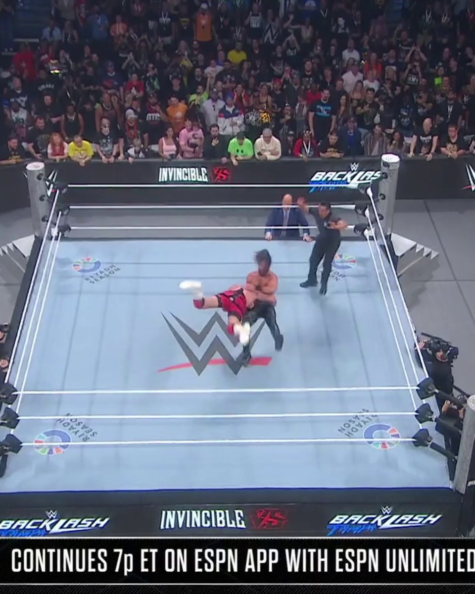 The Vision helps Breakker get the win over Seth Rollins at WWE #Backlash 🤝 Watch the first hour on ESPN 2.