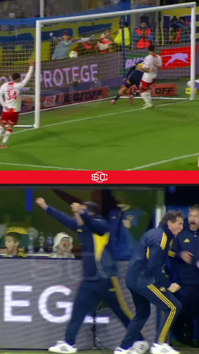 PRIMERO GRITÓ EL GOL, LUEGO SE QUEJÓ POR EL OFFSIDE Y AL VER LA JUGADA EN LA TABLET CREÍA QUE ERA UNA JUGADA LEGÍTIMA: Cladio Ubeda estuvo muy activo durante el gol anulado a Gimenez para Boca ante Huracán.
