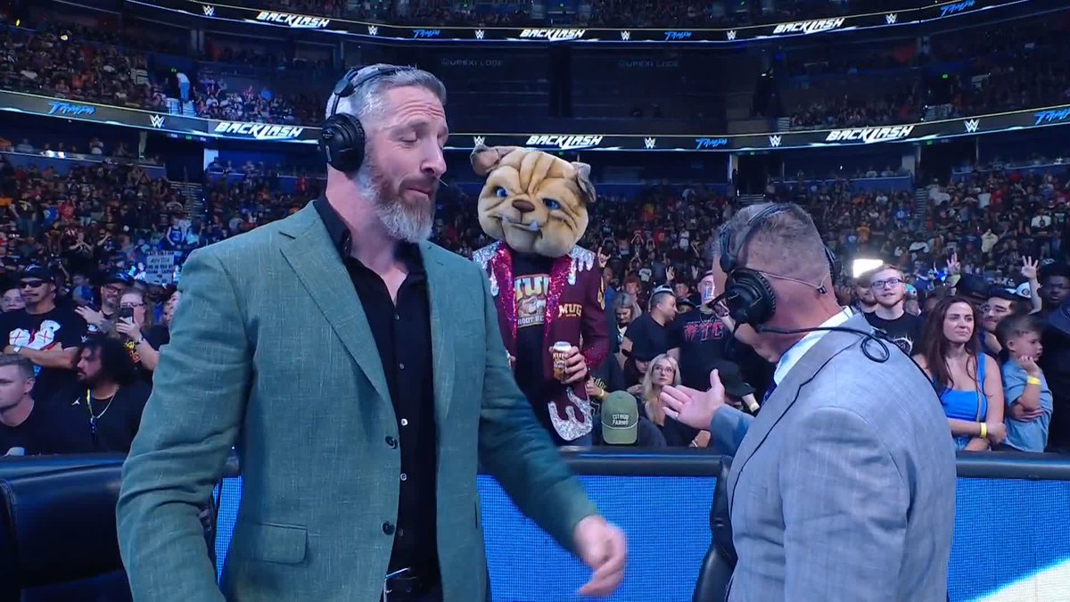 .Michael Cole and Stu Bennett 🏴󠁧󠁢󠁥󠁮󠁧󠁿🇺🇸 got that Dog DAWG in them! 🙌