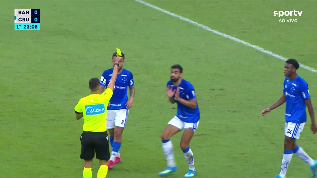 O pênalti cometido por Fabricio Bruno em Willian José. 🎥 ge | TV Globo 📺