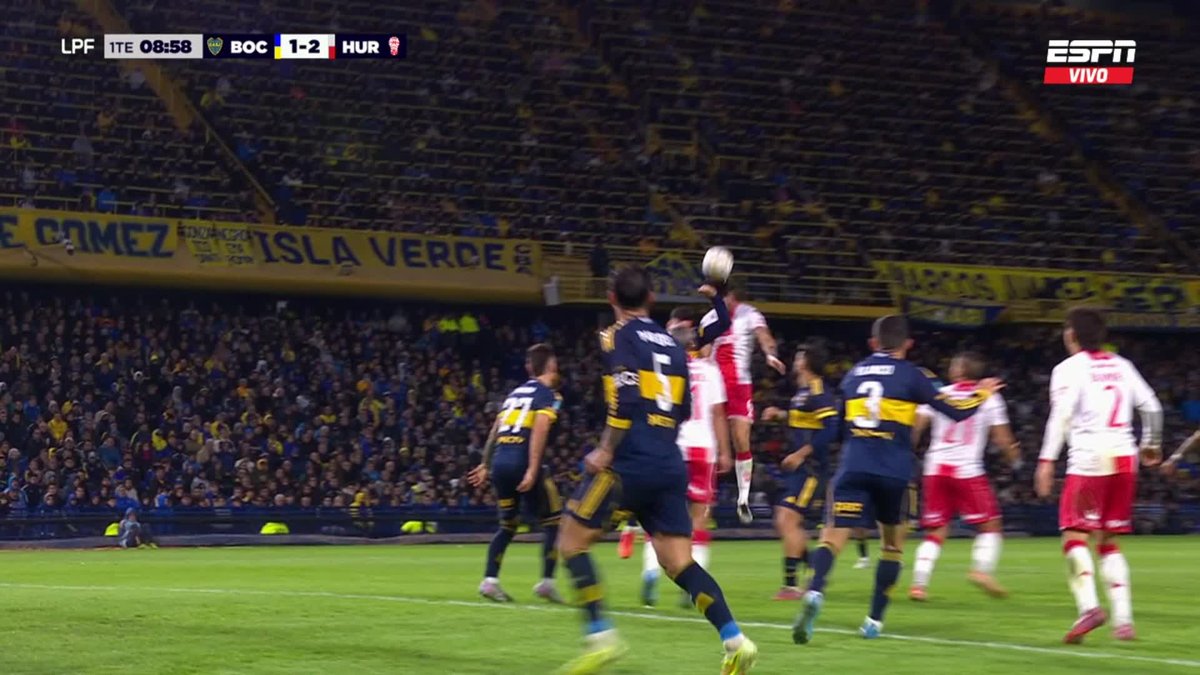 UNA NOCHE PARA EL OLVIDO DE DI LOLLO: el defensor de Boca cometió los dos penales que Óscar Romero cambió por goles en el triunfazo de Huracán en La Bombonera. ¿Fueron los dos, uno o ninguno?