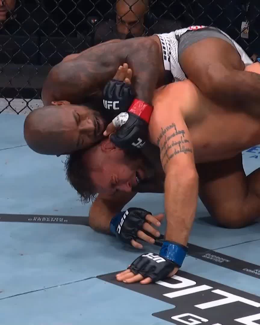 ALL HAIL 🙌 Bobby King Green earns the RD1 submission victory! [ #UFC328 | LIVE NOW on @ParamountPlus ]