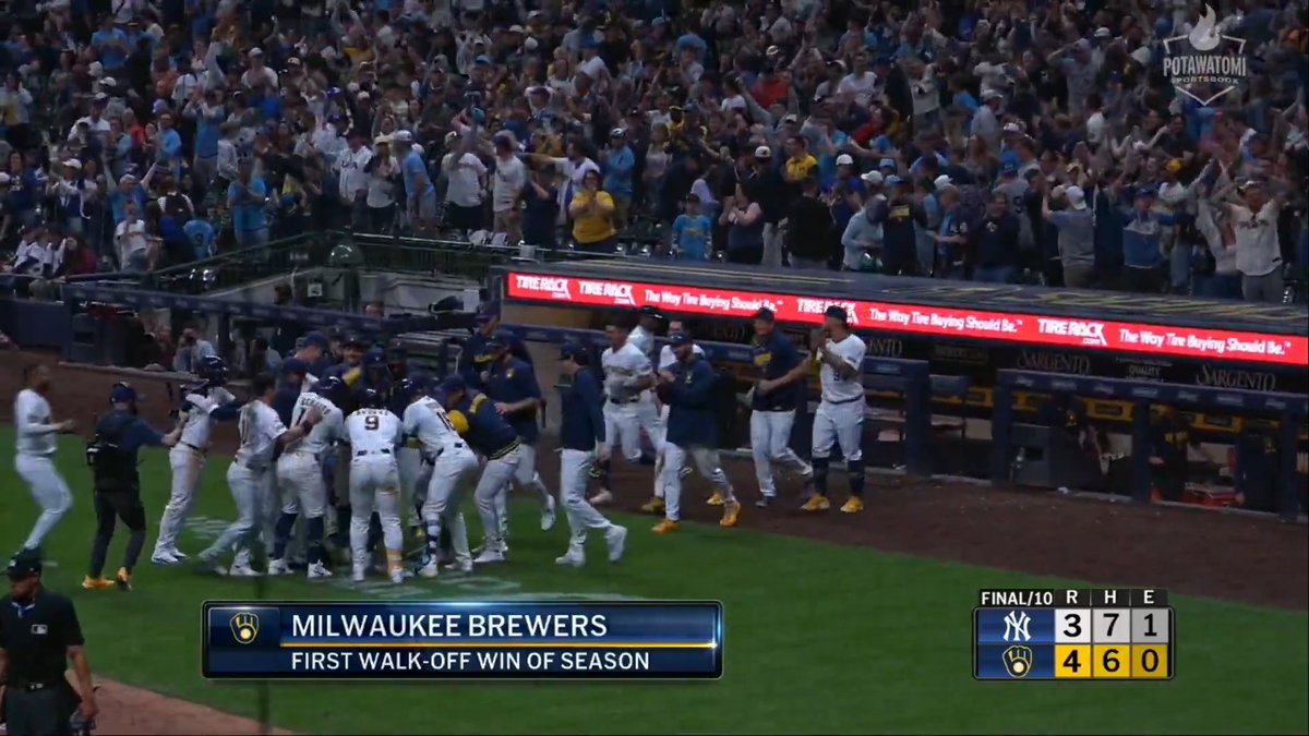 The Milwaukee Brewers walk it off in the 10th!