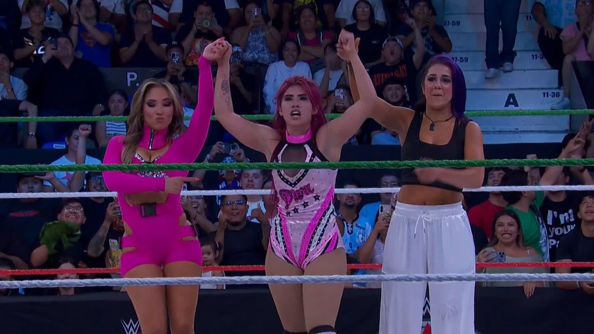 Bayley, Lola Vice y La Catalina juntas #AAAenFOX