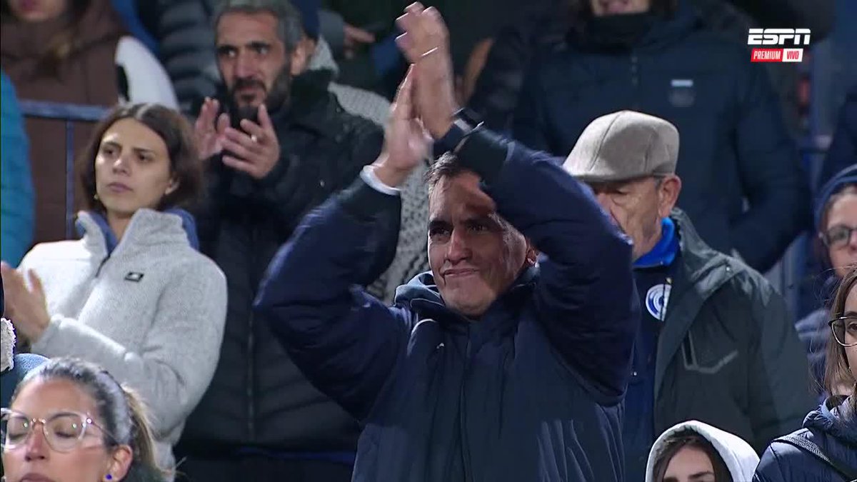 A pesar de la eliminación en octavos ante Unión, Independiente Rivadavia (ganador de la Zona B, líder de la Tabla Anual y clasificado a 8vos de la #Libertadores) se fue APLAUDIDO por su hinchada. 📺 ESPN Premium | Suscribite al Pack Fútbol en