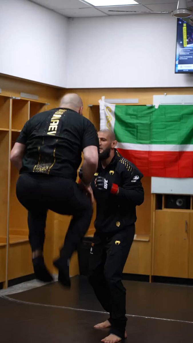 Khamzat Chimaev doing his final warmup in the locker room before stepping into the cage 🔥