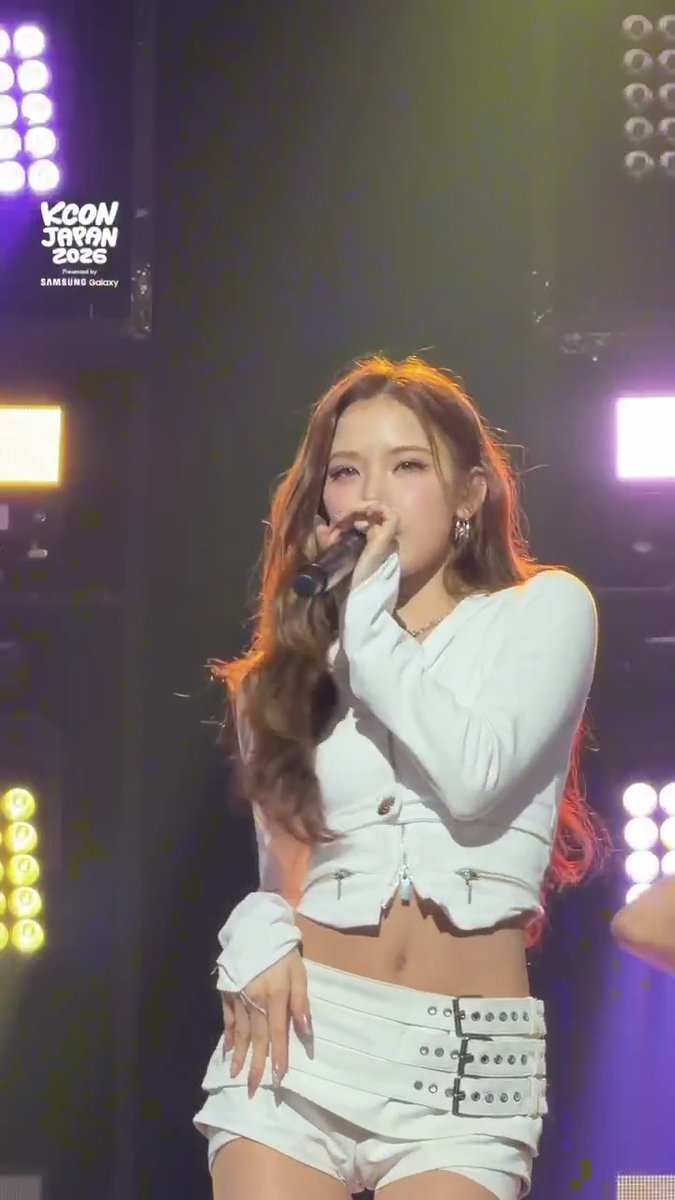 [#KCONJAPAN2026] ARTIST STAGE 💜 DAY 3 #izna izna Catch the LIVE performance happening now. You’ll never forget this moment!✨ ただいまLIVEパフォーマンス進行中。 忘れられない瞬間になるはず！✨ 📍Makuhari Messe Event Hall 📅 Timetable: - KCON JAPAN 2026 MAY 8-10 Makuhari Messe Let's #KCON
