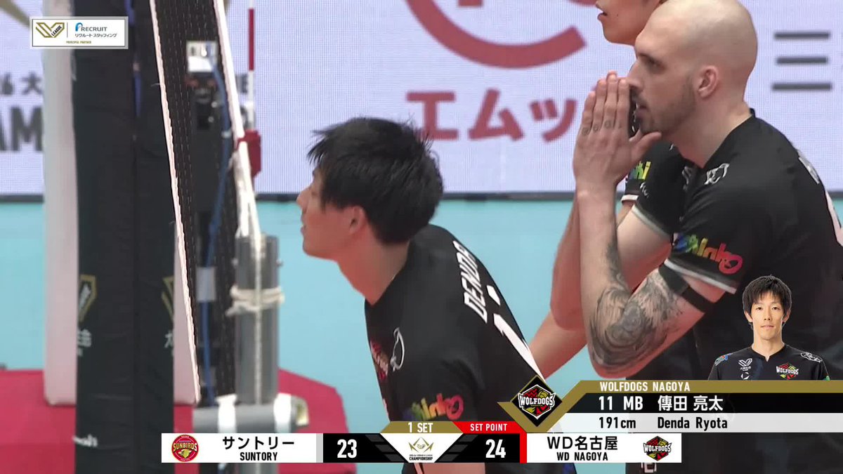 #SVLeague 🇯🇵: THAT SWITCHEROO 😱🤯 Norbert Huber 🇵🇱 definitely caught Ran Takahashi off guard with that one 😮💨. Wolfdogs Nagoya take set 1 👀 📺 LIVE NOW on VBTV: 🏐 #Volleyball