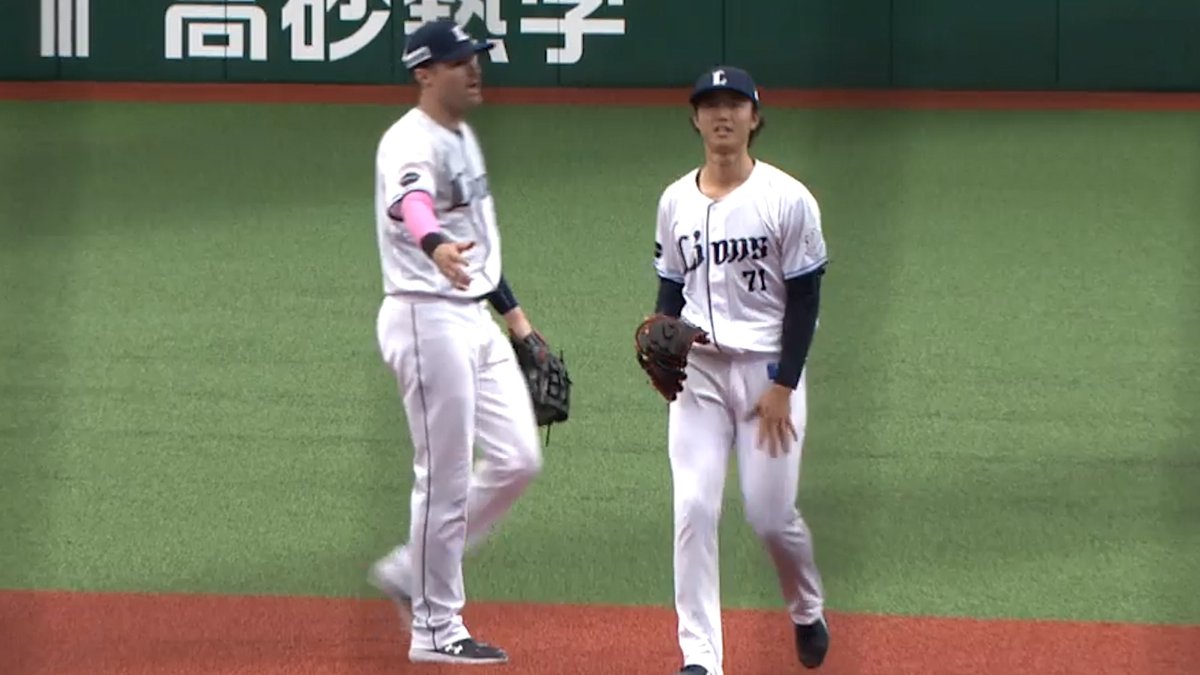 試合序盤でまだ息が合ってない⁉ #ネビン 好捕もベースカバーの #菅井信也 はベースタッチの歩幅が合わず😖 タッチ👐にも気づかずスルーしちゃいました😅 #seibulions #ベースボールLIVE で配信中[初月無料]